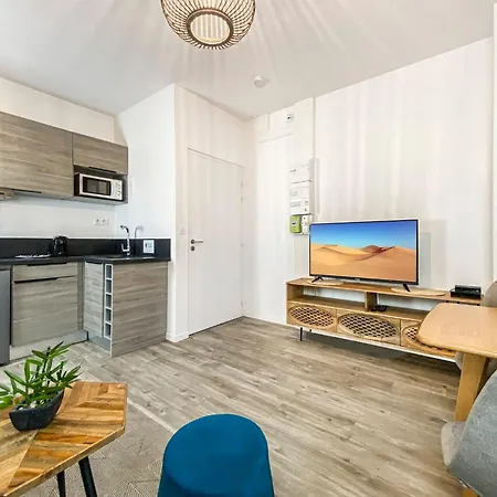 Homey Titi - Hyper-centre - Proche Gare Et Tram - Lit Convertible - Wifi Gratuit * Аннемас